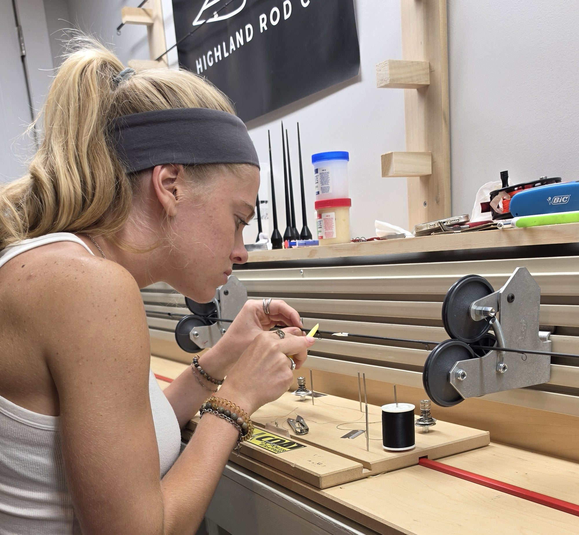 Rod builder wrapping a guide